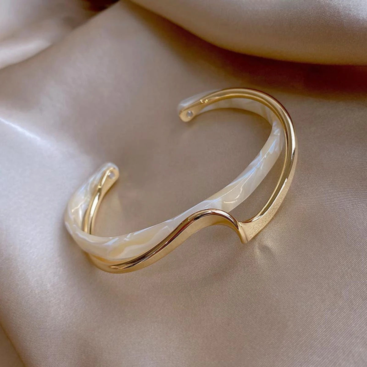 Pulsera de Acero Titanio Incrustada con Circonia | Baño de Oro | Estilo Clásico y Elegante para Mujer | Joyería de Uso Diario