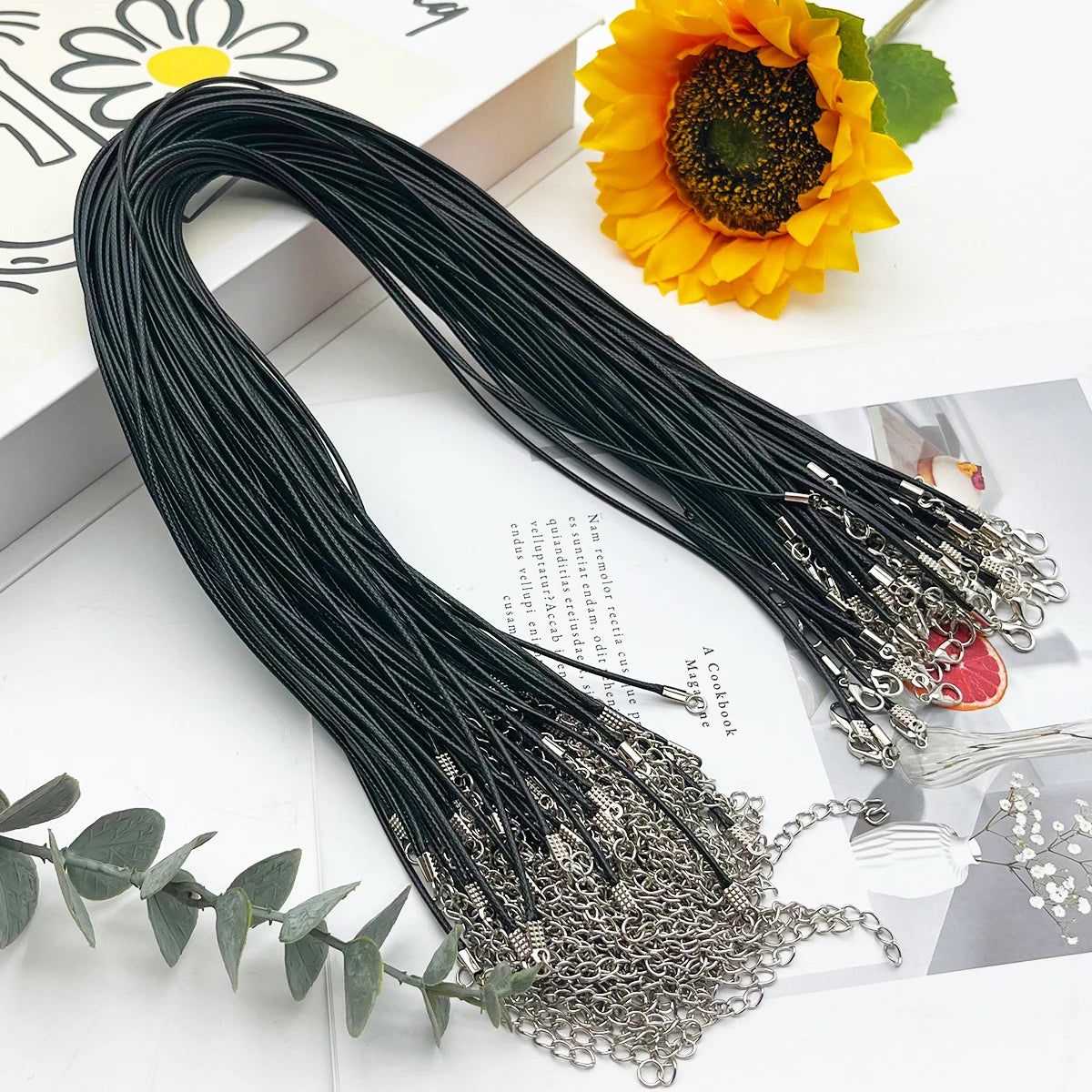 Set de 50 Cuerdas de Algodón Encerado para Manualidades - Hilos DIY para Pulseras y Regalos