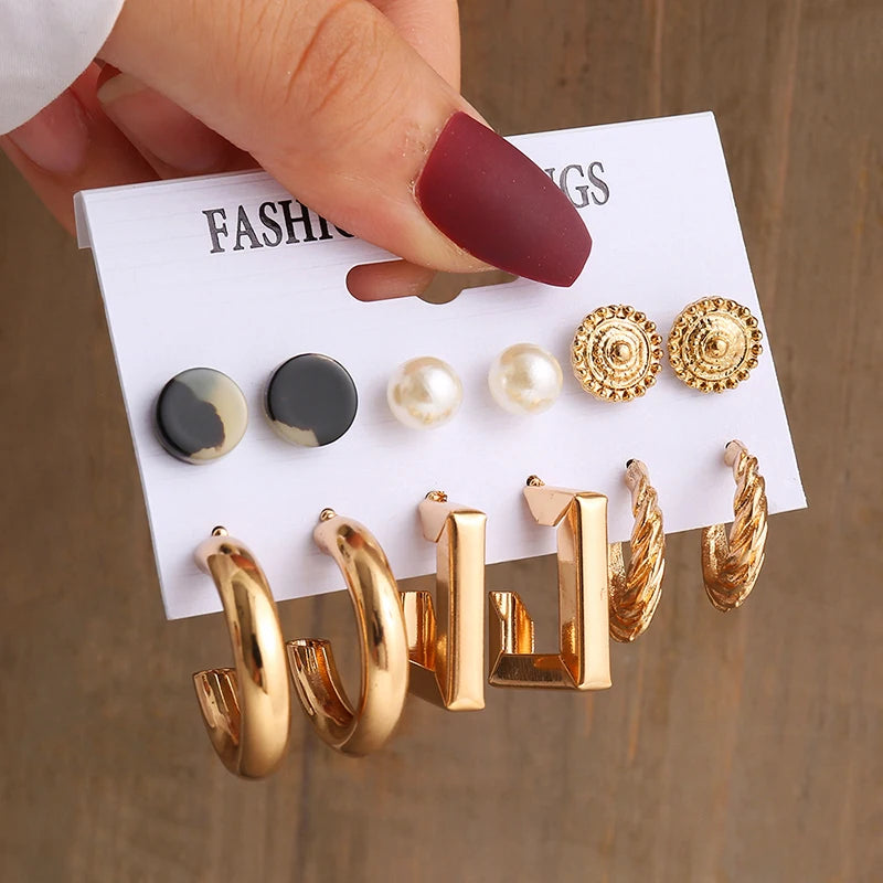 Set de Aretes Dorados Vintage con Perlas – Geométricos Colgantes para Mujer, Elegantes y Modernos