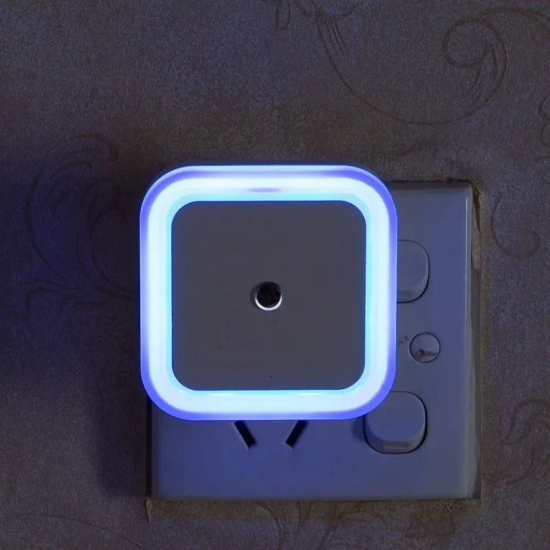 Luz Nocturna LED con Sensor Automático – Mini Enchufe EU/US, 0.5W, Iluminación para Dormitorio, Pasillo y Habitación Infantil