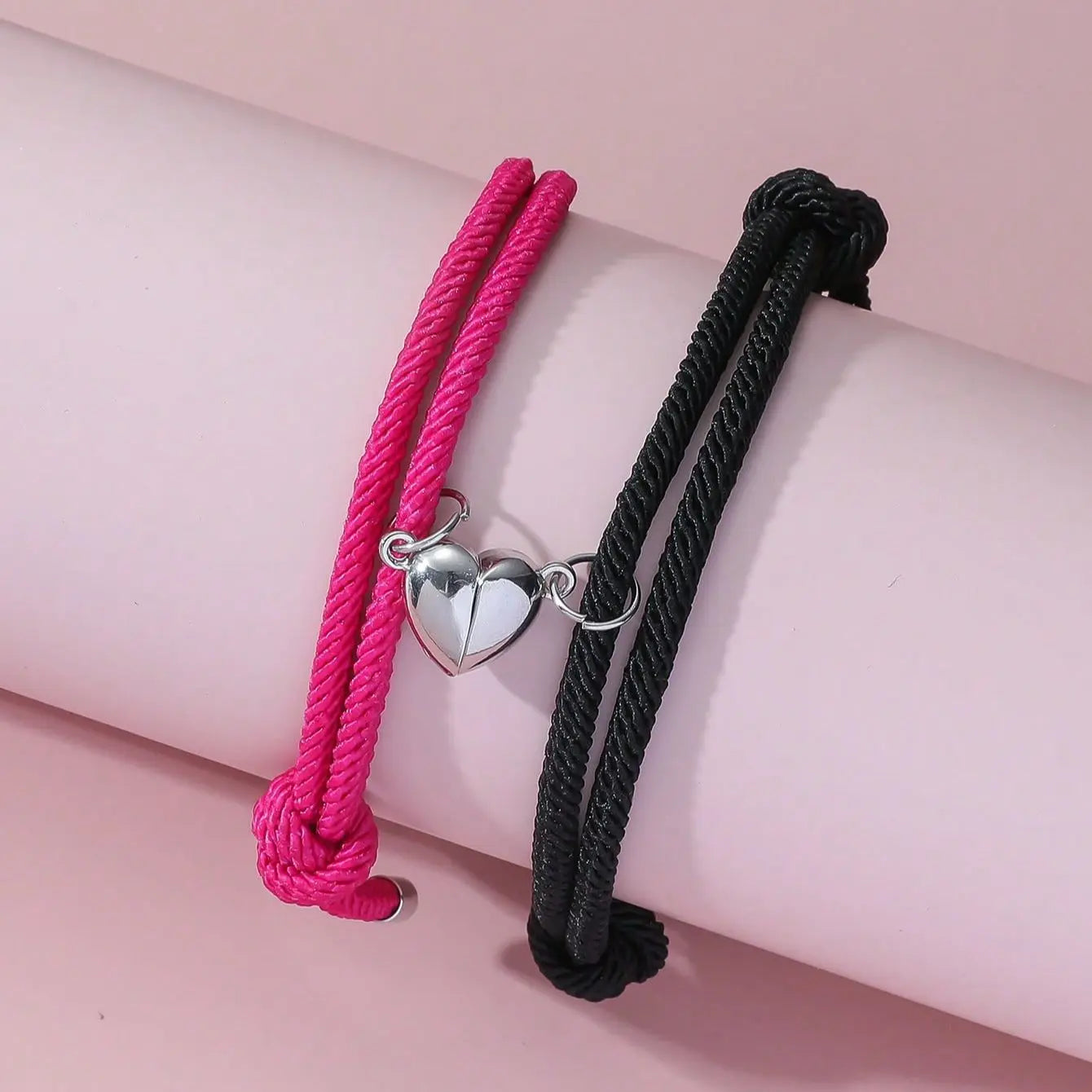 Set de 2 pulseras magnéticas de cuerda blanca y negra – Parejas, amigos o hermanos, accesorio elegante y de moda