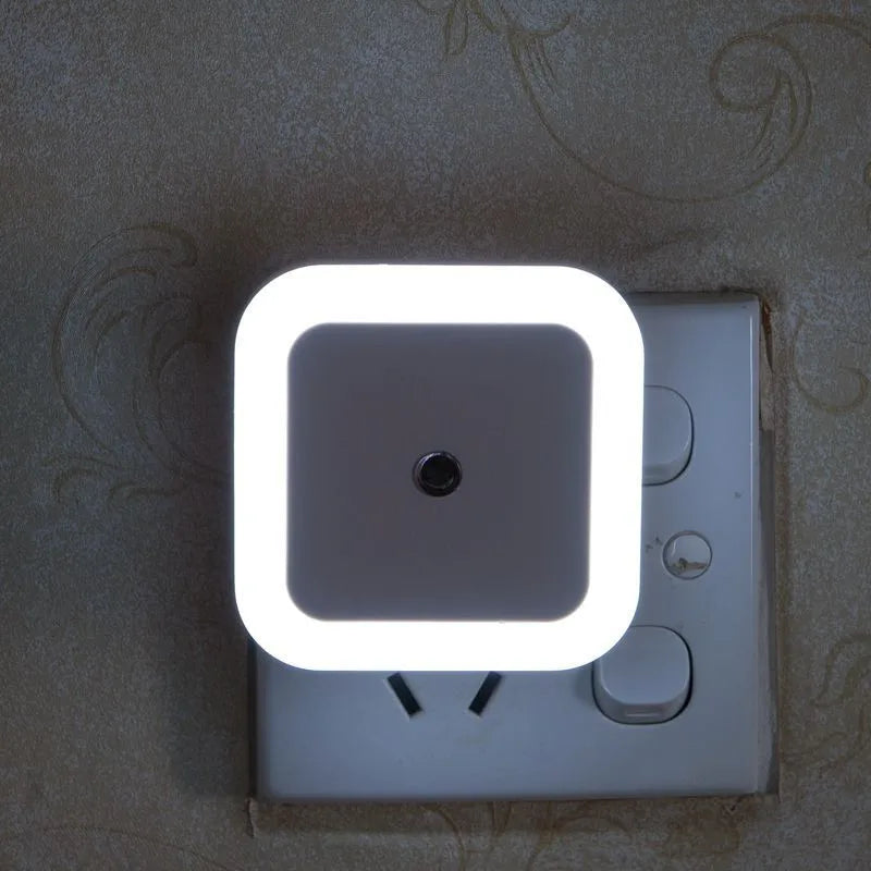 Luz Nocturna LED con Sensor Automático – Mini Enchufe EU/US, 0.5W, Iluminación para Dormitorio, Pasillo y Habitación Infantil