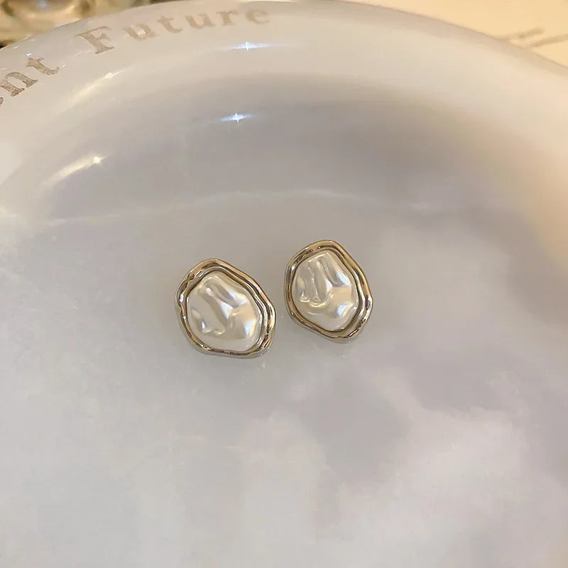 2PCS Pendientes Elegantes de Perla Imitación – Diseño Geométrico Dorado y Plateado para Mujer, Joyería Moderna y Sofisticada