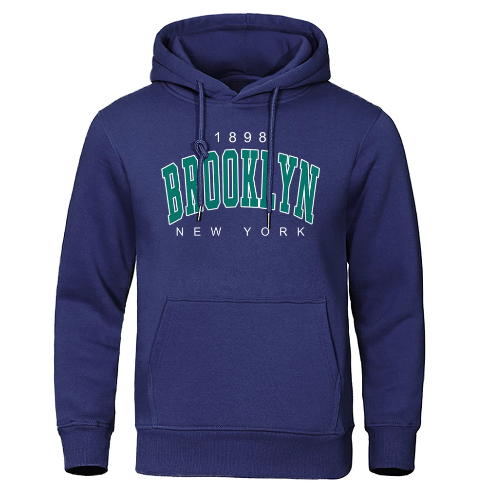 Sudadera Oversize Brooklyn 1898 – Hoodie Unisex con Estampado Creativo, Cuello Redondo, Moda Urbana para Hombre