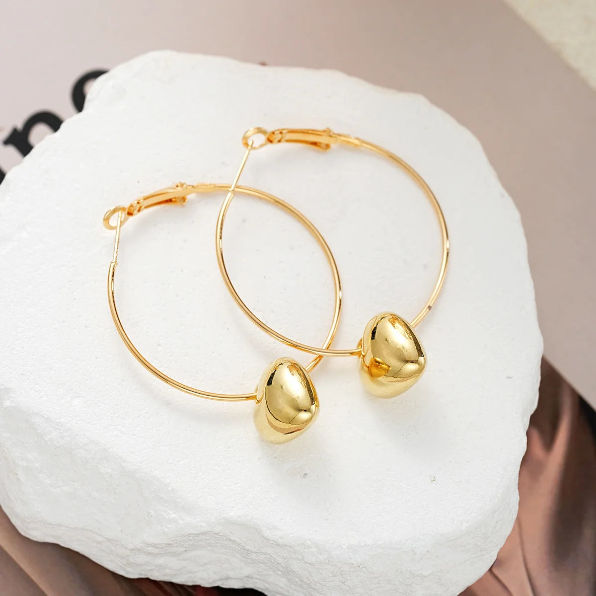 Pendientes Largos con Colgante de Corazón 2024 | Aros Grandes Dorados Estilo Coreano | Joyería de Moda para Mujer
