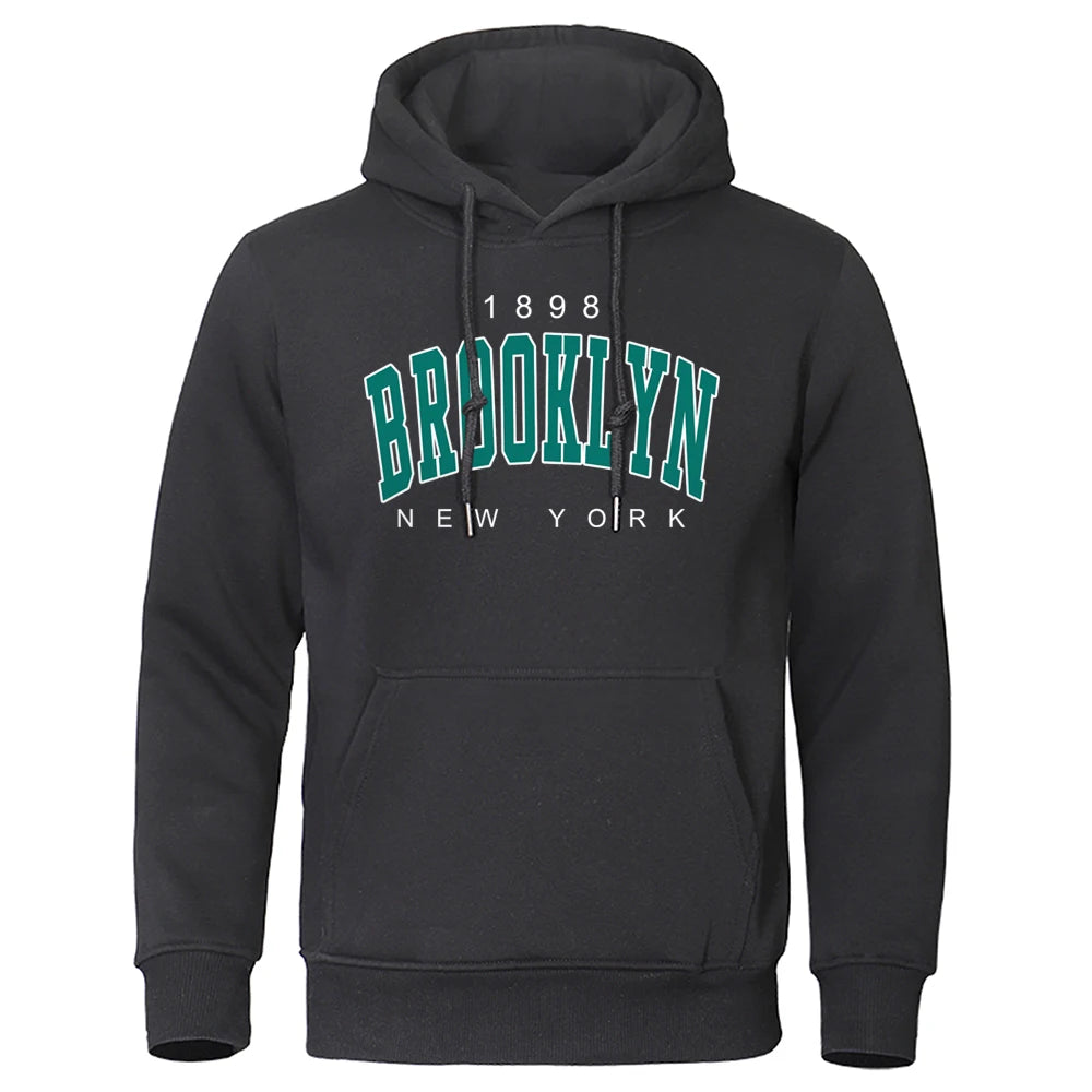 Sudadera Oversize Brooklyn 1898 – Hoodie Unisex con Estampado Creativo, Cuello Redondo, Moda Urbana para Hombre