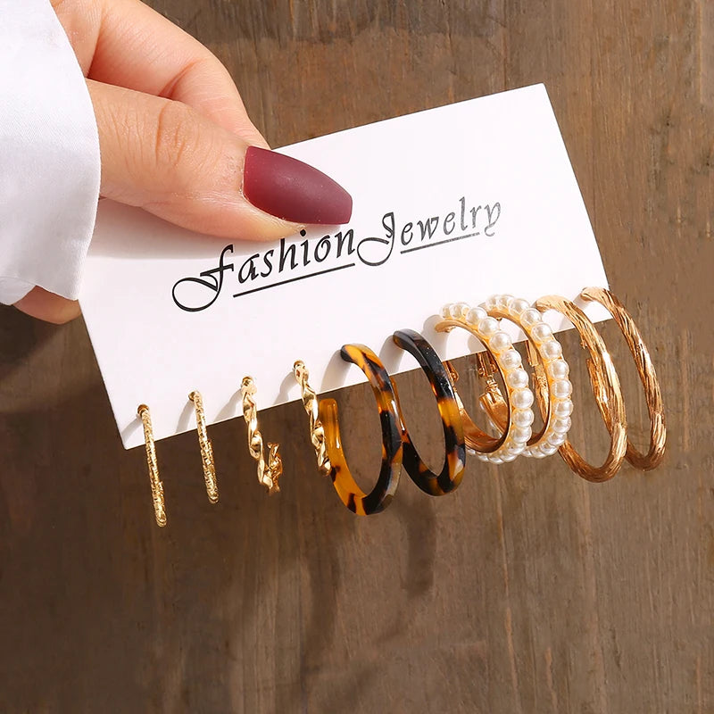 Set de Aretes Dorados Vintage con Perlas – Geométricos Colgantes para Mujer, Elegantes y Modernos