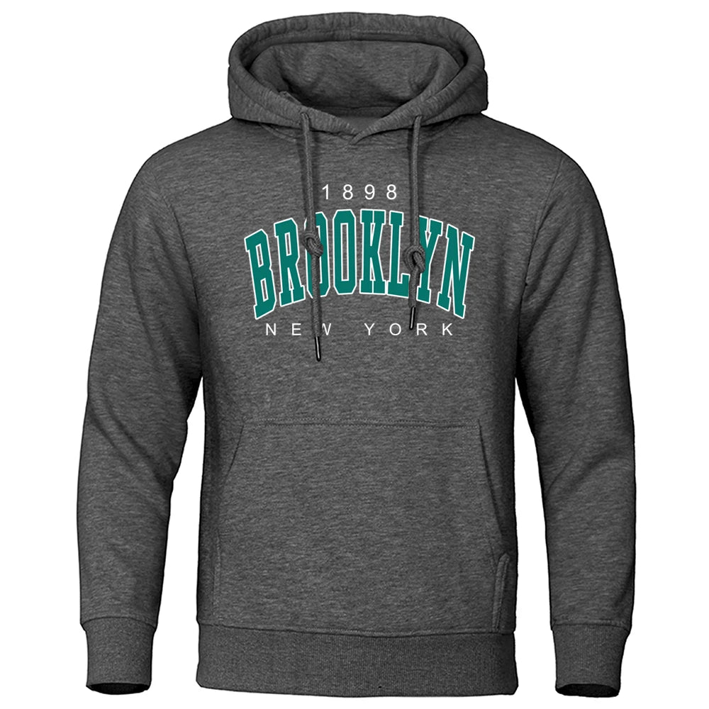 Sudadera Oversize Brooklyn 1898 – Hoodie Unisex con Estampado Creativo, Cuello Redondo, Moda Urbana para Hombre