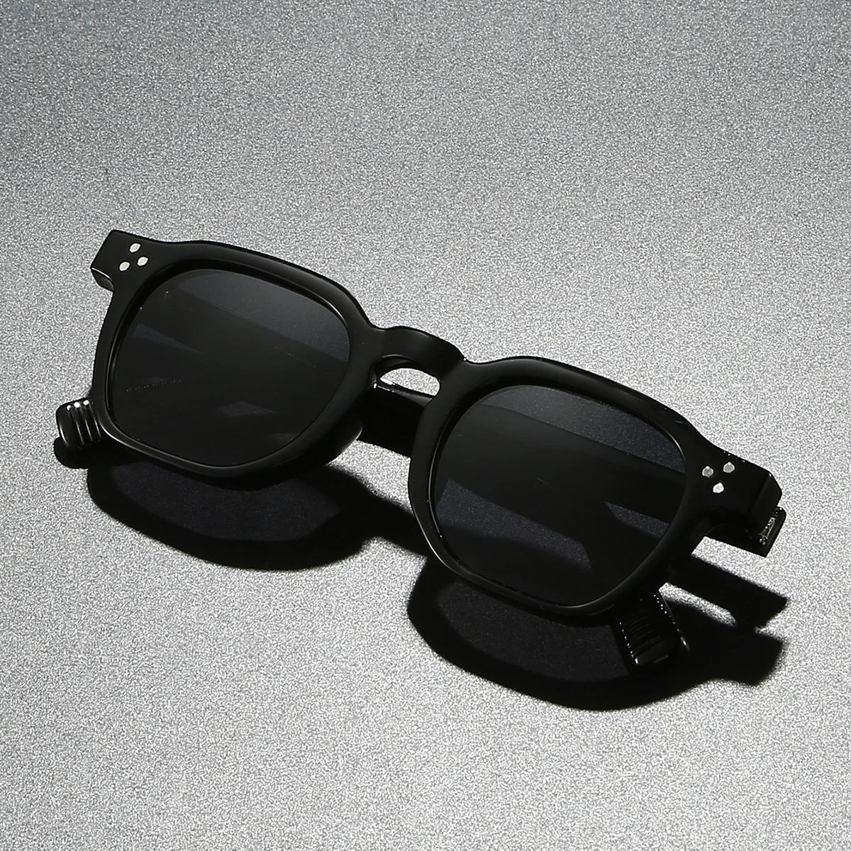 Gafas de Sol Polarizadas Unisex | Estilo Cuadrado con Núcleo Metálico y Remaches