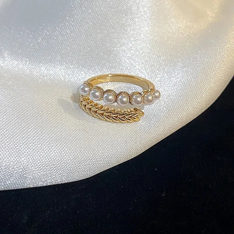 Anillo Abierto con Flor y Mariposa - Diseño Elegante con Perla Imitación y Circonias para Mujer