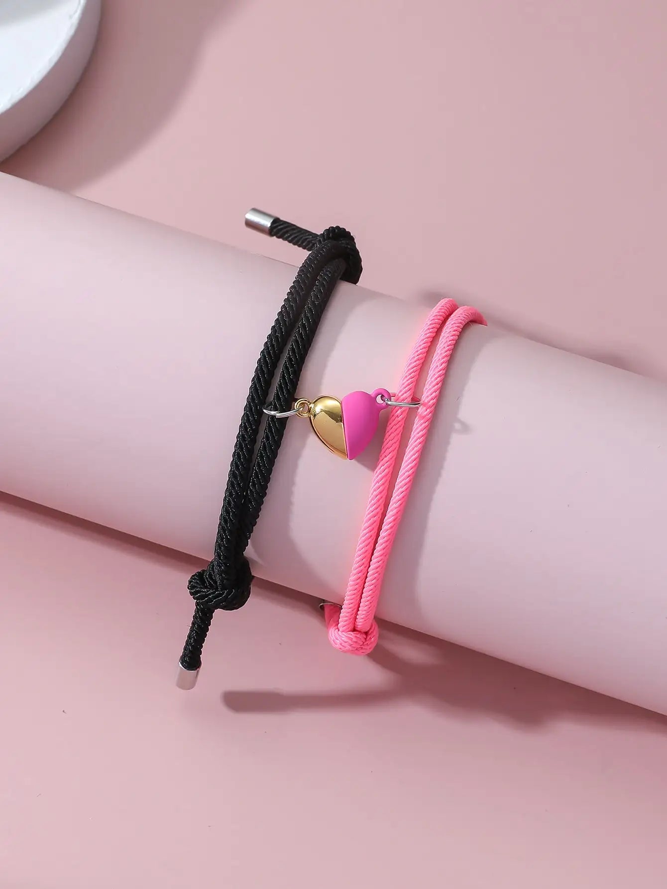 Set de 2 pulseras magnéticas de cuerda blanca y negra – Parejas, amigos o hermanos, accesorio elegante y de moda