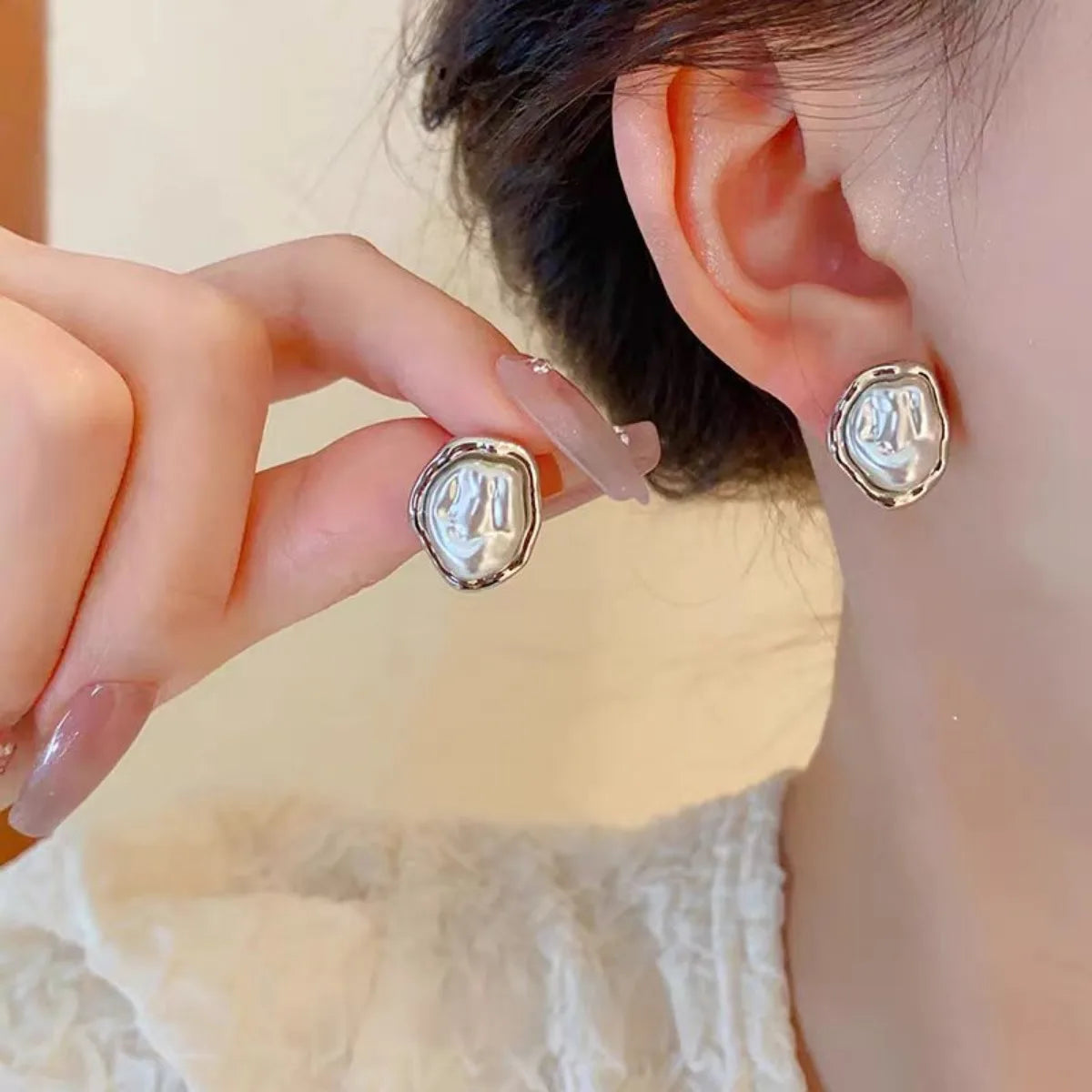 2PCS Pendientes Elegantes de Perla Imitación – Diseño Geométrico Dorado y Plateado para Mujer, Joyería Moderna y Sofisticada