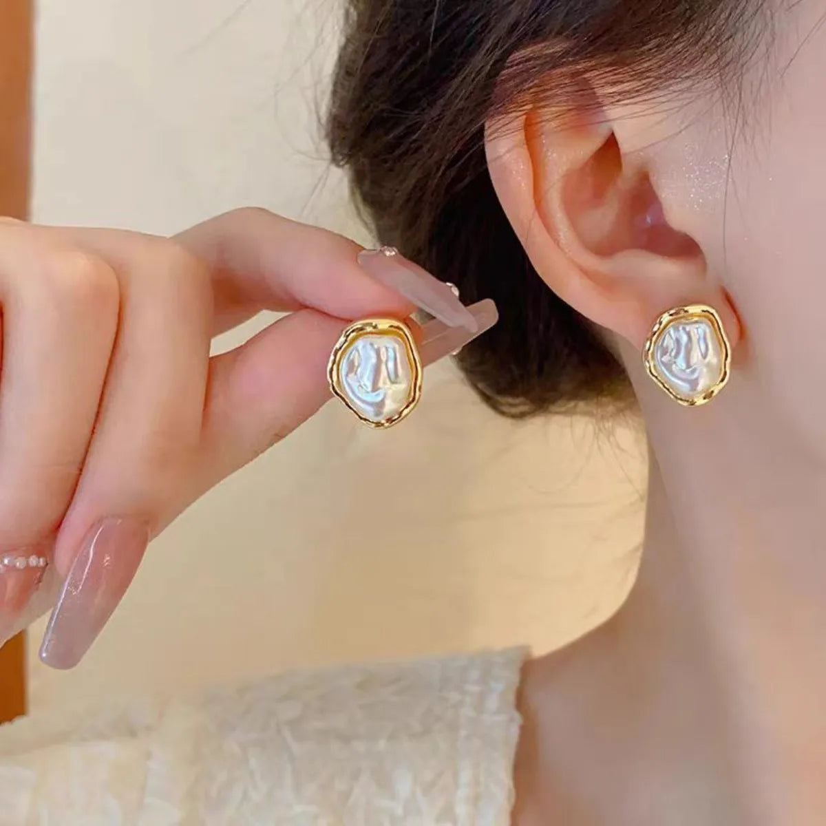2PCS Pendientes Elegantes de Perla Imitación – Diseño Geométrico Dorado y Plateado para Mujer, Joyería Moderna y Sofisticada