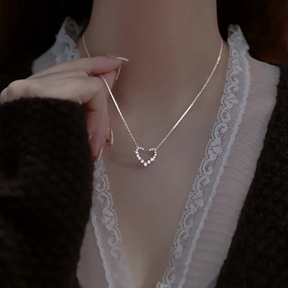 Collar Doble Capa con Mariposa Brillante – Cadena Delicada para Mujer, Joyería Elegante