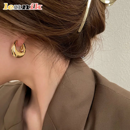 Aretes Ovalados Elegantes de Metal 3D para Mujer - Joyería Moderna para Trabajo y Ocasiones Especiales
