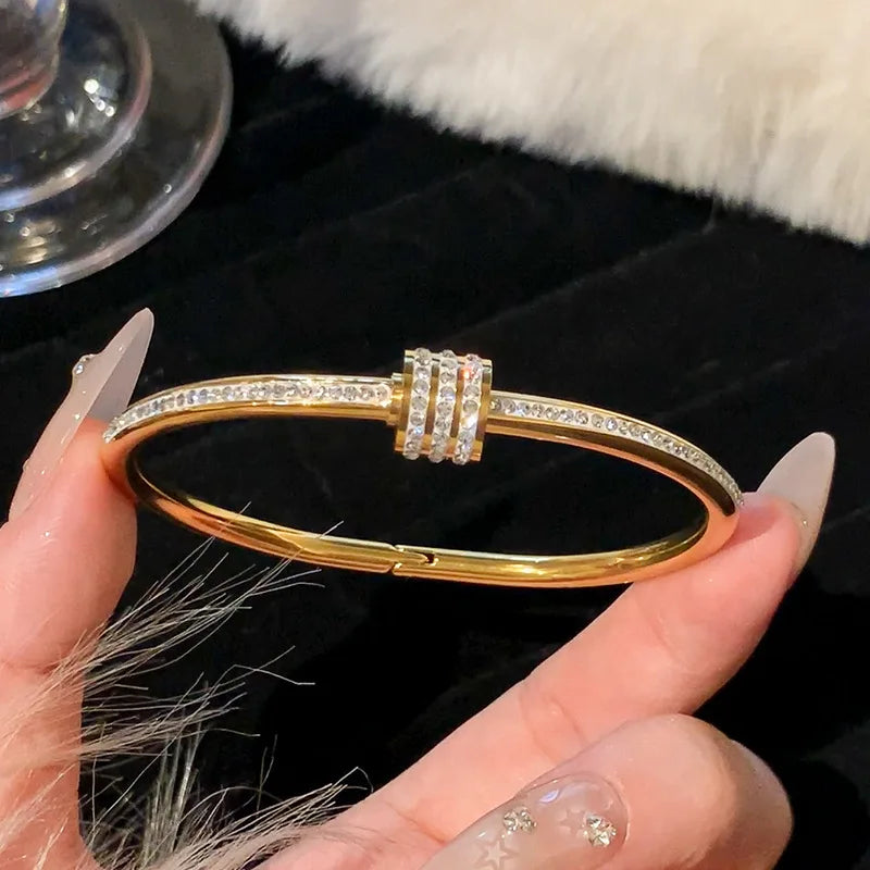 Pulsera de Acero Titanio Incrustada con Circonia | Baño de Oro | Estilo Clásico y Elegante para Mujer | Joyería de Uso Diario