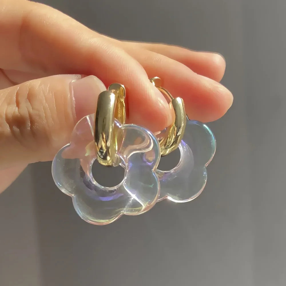 Aros Dorados con Flores de Resina Acrílica – Pendientes Coloridos de Moda para Mujer