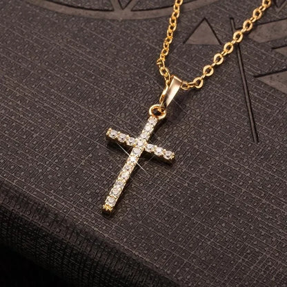 Collar con Colgante de Cruz Ajustable – Incrustaciones de Cristales, Elegante para Mujer