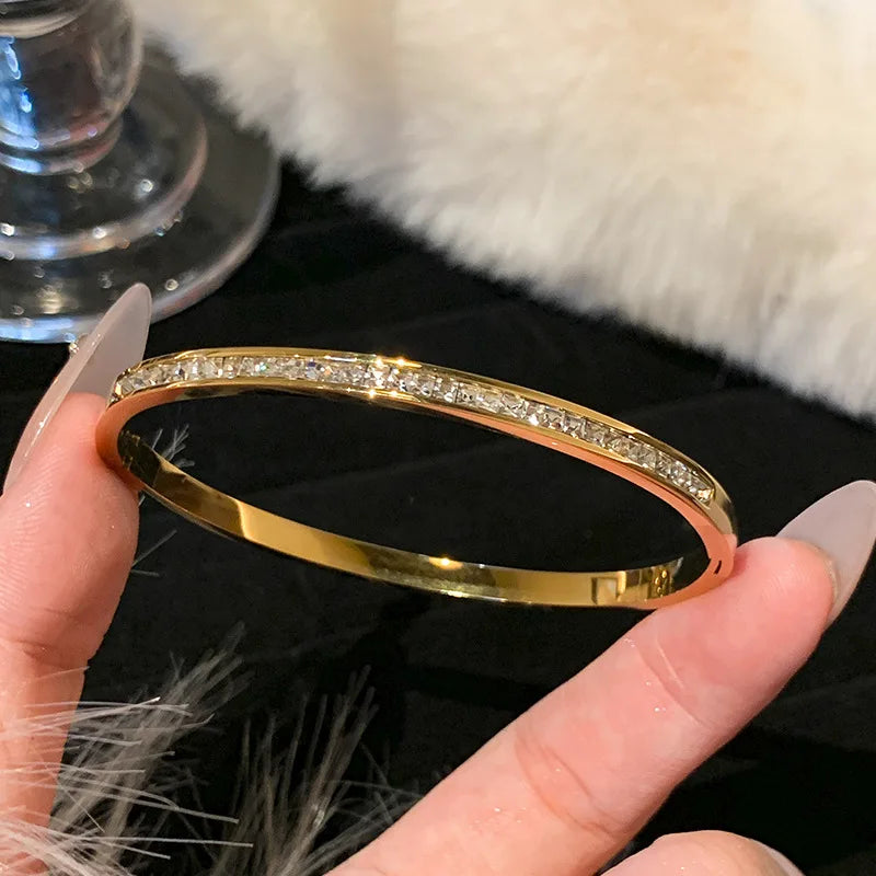 Pulsera de Acero Titanio Incrustada con Circonia | Baño de Oro | Estilo Clásico y Elegante para Mujer | Joyería de Uso Diario