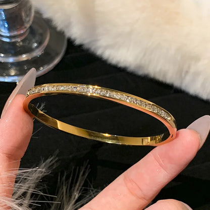 Pulsera de Acero Titanio Incrustada con Circonia | Baño de Oro | Estilo Clásico y Elegante para Mujer | Joyería de Uso Diario