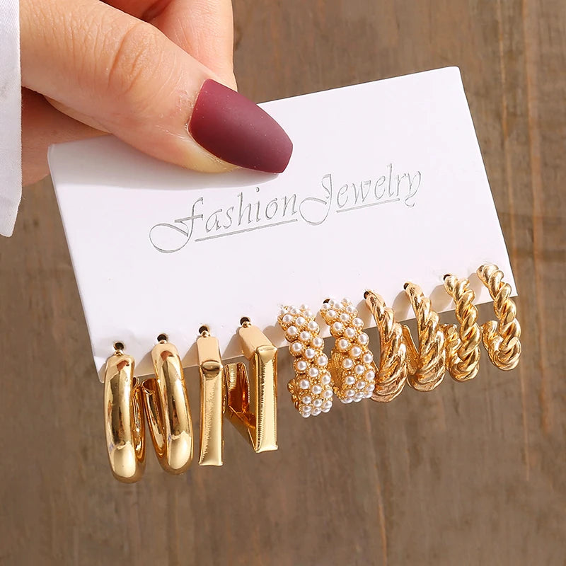Set de Aretes Dorados Vintage con Perlas – Geométricos Colgantes para Mujer, Elegantes y Modernos
