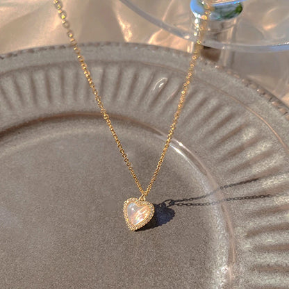 Collar Doble Capa con Mariposa Brillante – Cadena Delicada para Mujer, Joyería Elegante