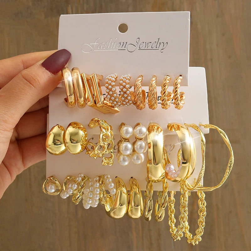 Set de Aretes Dorados Vintage con Perlas – Geométricos Colgantes para Mujer, Elegantes y Modernos