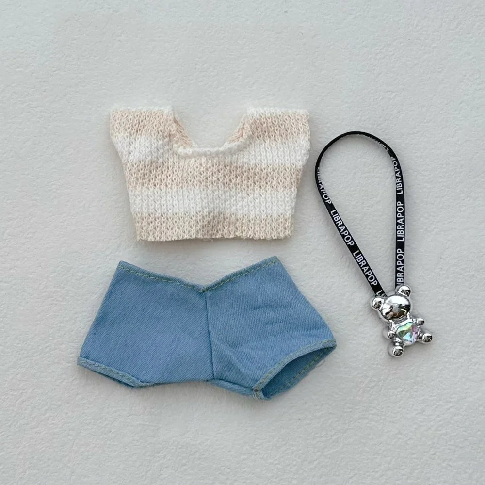 Ropa de Muñeco para Labubu V1/V2/V3 – Set de Camiseta, Pantalón y Colgante de Osito (3 Piezas)