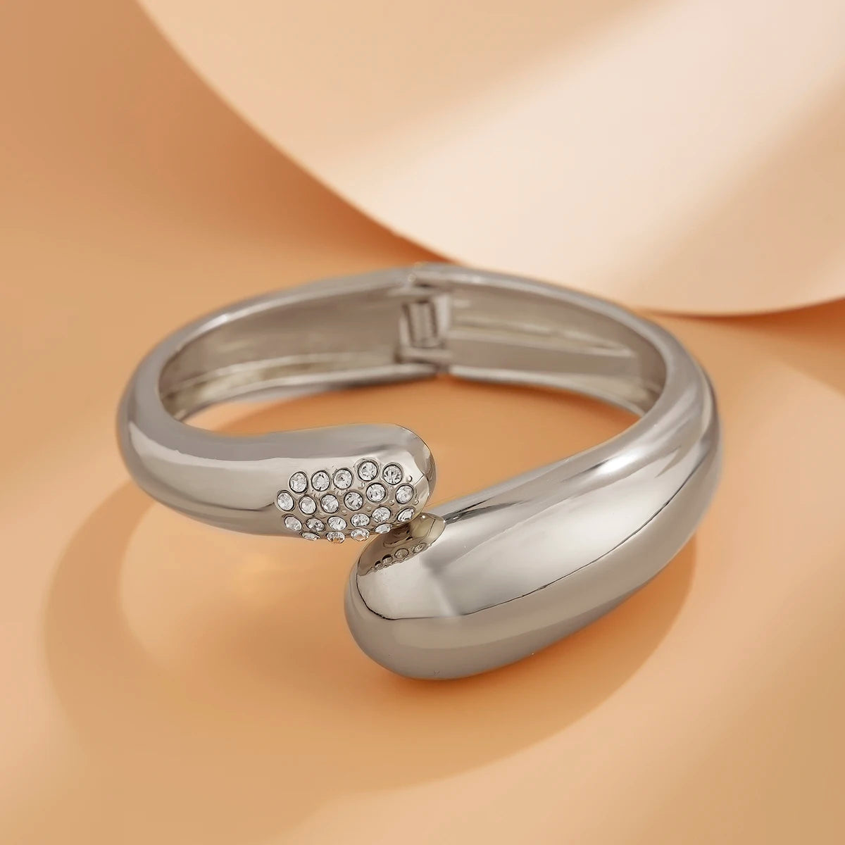 Pulsera Hip Hop Ingemark Unisex | Brazalete Grueso con Diamantes de Imitación | Joyería Steampunk Vintage para Hombres y Mujeres