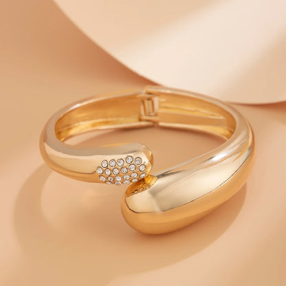 Pulsera Hip Hop Ingemark Unisex | Brazalete Grueso con Diamantes de Imitación | Joyería Steampunk Vintage para Hombres y Mujeres