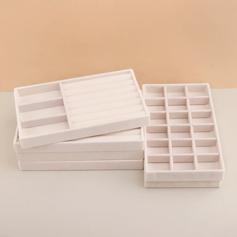 Bandeja Organizadora de Joyería en Terciopelo – Caja Apilable Beige para Anillos, Aretes y Accesorios
