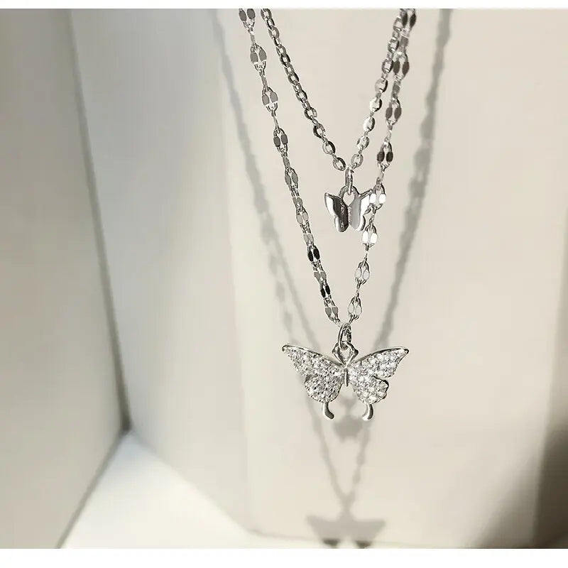 Collar Doble Capa con Mariposa Brillante – Joyería Elegante para Mujer, Ideal para Fiestas y Regalos