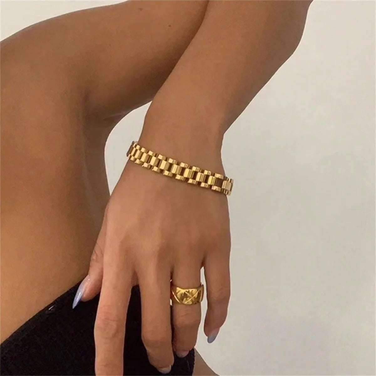 Pulsera Vintage 2024 Bañada en Oro 18K – Acero Inoxidable Unisex para Mujer y Hombre, Joyería de Moda Parejas Regalo