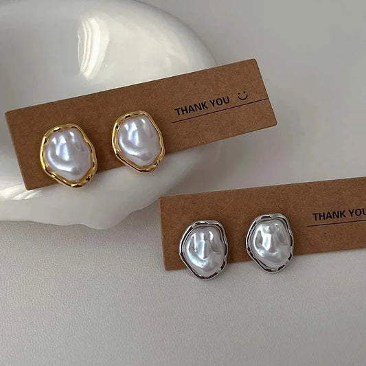 Aretes Geométricos Irregulares con Perla – Joyería Minimalista Femenina 2025 de Moda