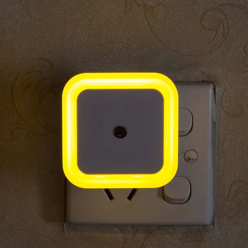 Luz Nocturna LED con Sensor Automático – Mini Enchufe EU/US, 0.5W, Iluminación para Dormitorio, Pasillo y Habitación Infantil