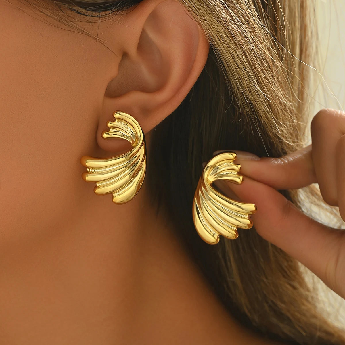 Vintage Gold Color Flower Stud Earrings for Women Fashion Geometric Petals Piercing Earring Trendy Luxury Party Jewelry