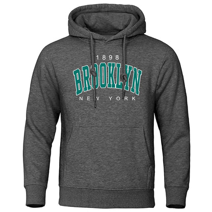 Sudadera Oversize Brooklyn 1898 – Hoodie Unisex con Estampado Creativo, Cuello Redondo, Moda Urbana para Hombre