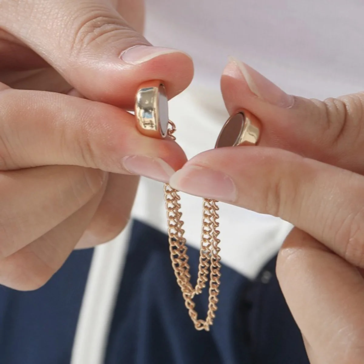 1PC Exquisite Chain Brooch Buckle Magnetic Clothing Clips Nail Free Clothes Scarf Trouser Legs Cuff Buckle Buttons Sewing Simple