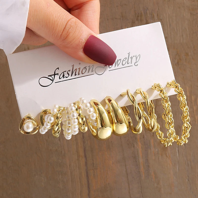 Set de Aretes Dorados Vintage con Perlas – Geométricos Colgantes para Mujer, Elegantes y Modernos