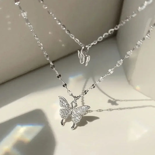 Collar Doble Capa con Mariposa Brillante – Joyería Elegante para Mujer, Ideal para Fiestas y Regalos