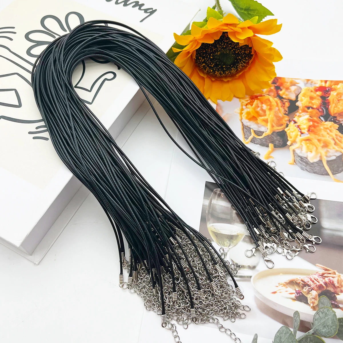 Set de 50 Cuerdas de Algodón Encerado para Manualidades - Hilos DIY para Pulseras y Regalos