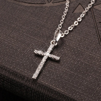 Collar con Colgante de Cruz Ajustable – Incrustaciones de Cristales, Elegante para Mujer