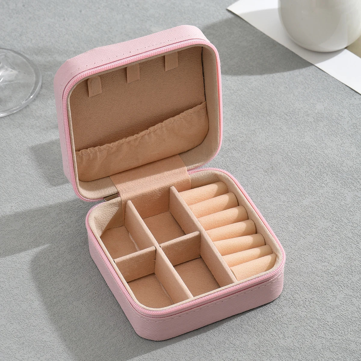 Caja de Almacenamiento de Joyería Portátil | Mini Estuche para Aretes, Anillos y Collares | Organizador de Viaje con Capas
