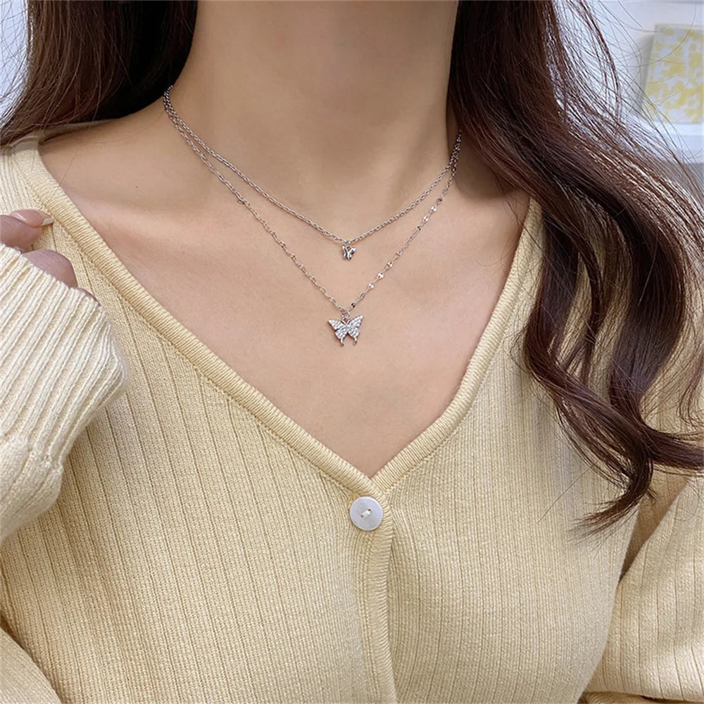 Collar Doble Capa con Mariposa Brillante – Cadena Delicada para Mujer, Joyería Elegante