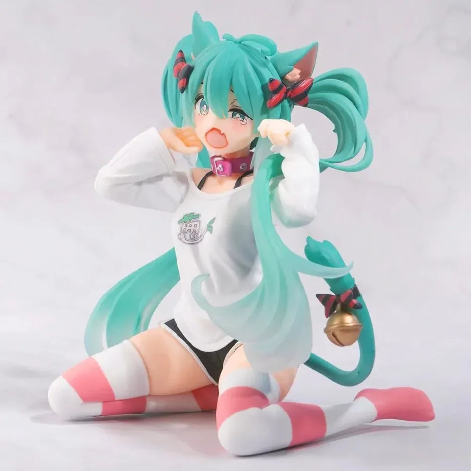Hatsune Miku Figura de Escritorio – Versión Neko T-Shirt 11cm Anime Kawaii, Muñeca Coleccionable Modelo Decorativo y Regalo