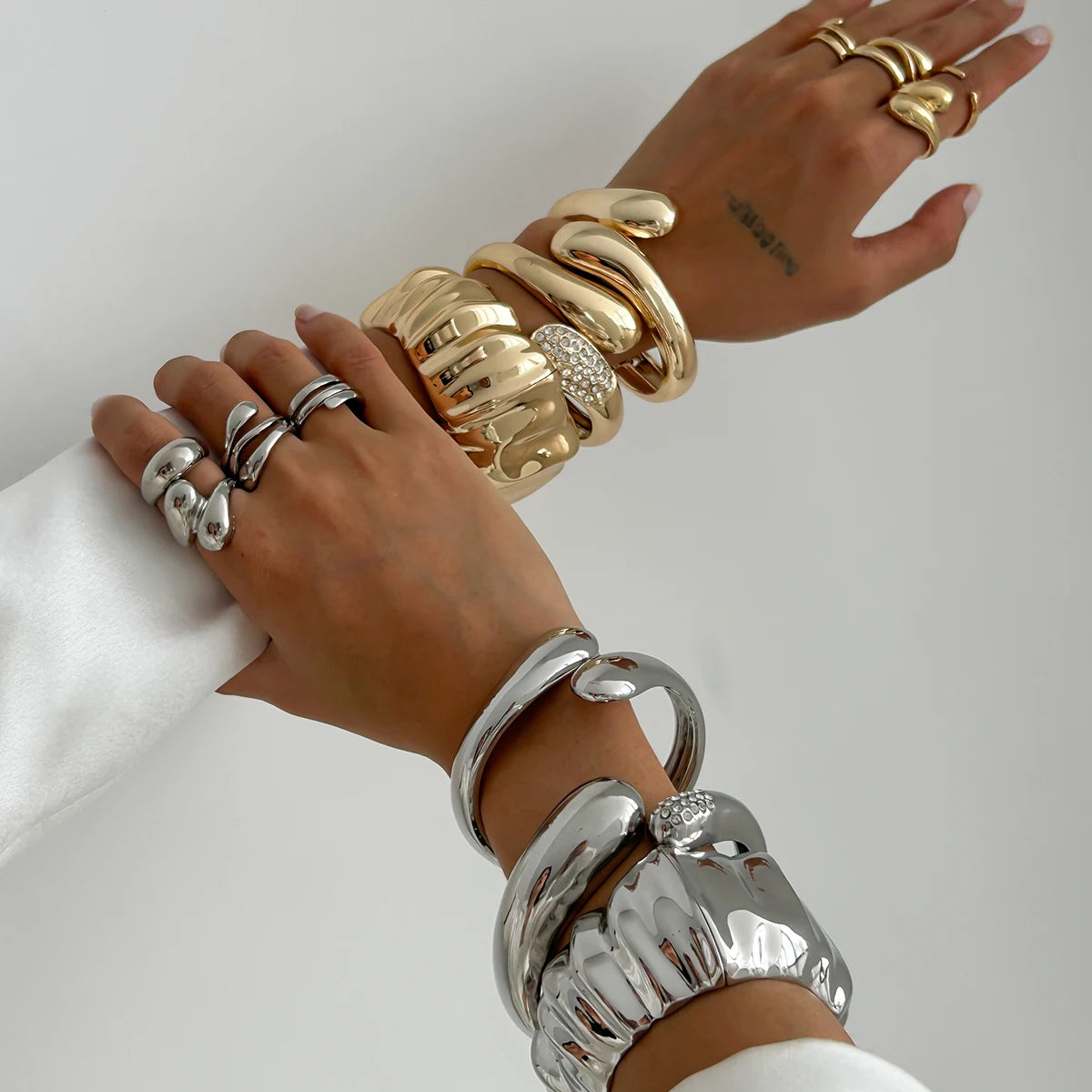 Pulsera Hip Hop Ingemark Unisex | Brazalete Grueso con Diamantes de Imitación | Joyería Steampunk Vintage para Hombres y Mujeres