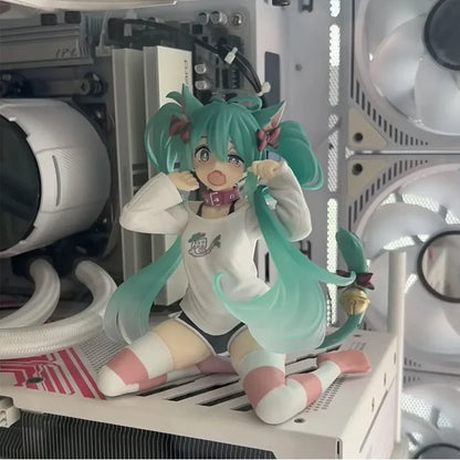 Hatsune Miku Figura de Escritorio – Versión Neko T-Shirt 11cm Anime Kawaii, Muñeca Coleccionable Modelo Decorativo y Regalo
