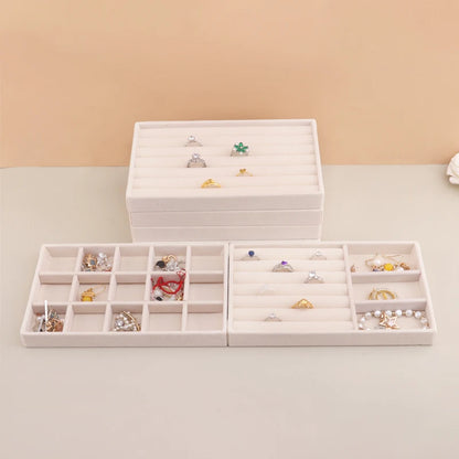 Bandeja Organizadora de Joyería en Terciopelo – Caja Apilable Beige para Anillos, Aretes y Accesorios