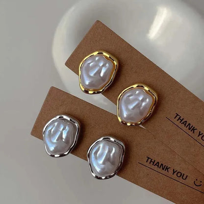 Aretes Geométricos Irregulares con Perla – Joyería Minimalista Femenina 2025 de Moda