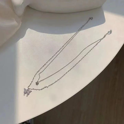 Collar Doble Capa con Mariposa Brillante – Cadena Delicada para Mujer, Joyería Elegante